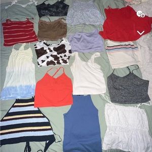 All size small name brand tank tops 32 total shirts that are barely worn